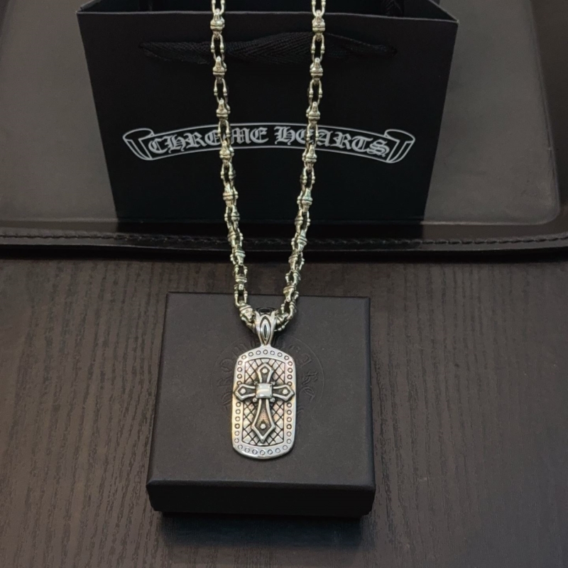 Ch*0me He**ts necklaces